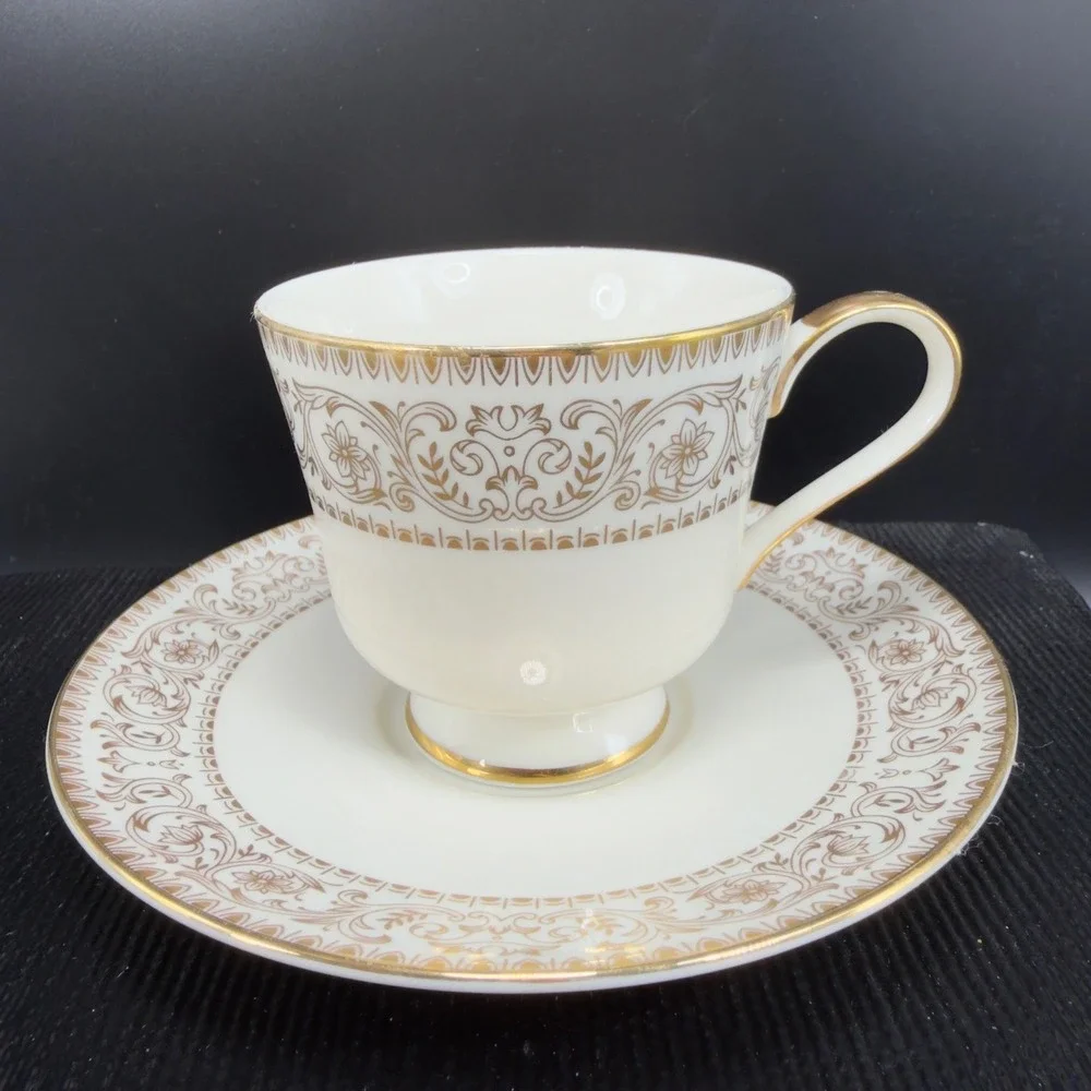 Royal Castle Goldaccent Ivory China Tea Cup and Saucer Set Gold Trim Made‎ Japan